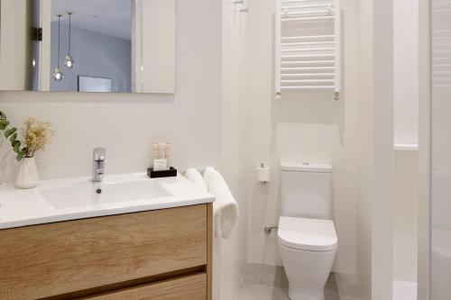 One-Bedroom Apartment image 9