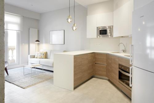 One-Bedroom Apartment image 2