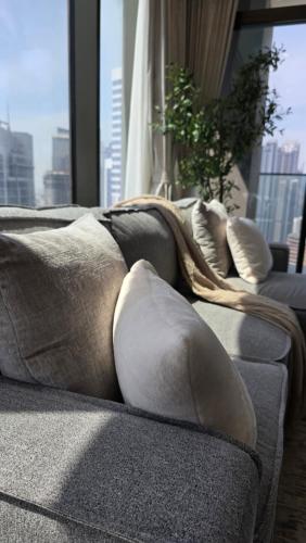 Brand New 1BR Sanctuary I Stay in Style l Lifestyle & Wellness I Canal & Burj Khalifa Views, Dubaï (photo 7)
