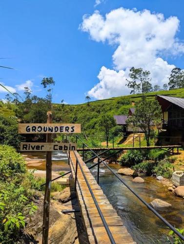 . Grounder's River Cabin
