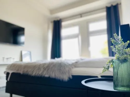 Pier 1 bis 4 gmütliche Zimmer mit Boxspringbett in Cuxhaven, Deutschland