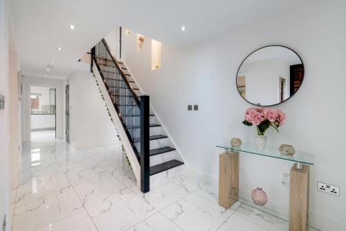 Stunning 5 Bedroom, 3 Bathroom Home in Windsor, Windsor (zdjęcie 7)