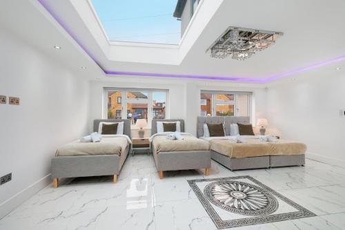 Stunning 5 Bedroom, 3 Bathroom Home in Windsor, Windsor (zdjęcie 4)