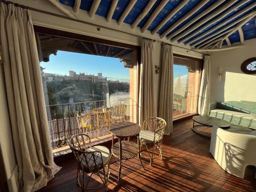 Deluxe Double Room with Bath image 10