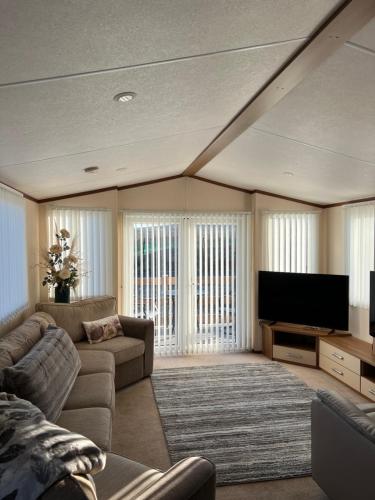 Maneight Fir View with hot tub in Камнок