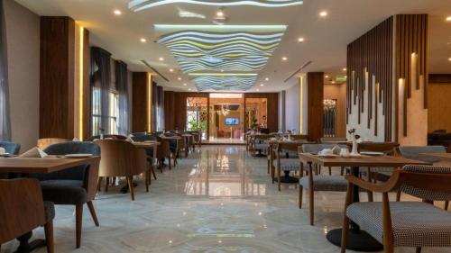 Restaurant, Sunday Emerald Hotel in Djeddah