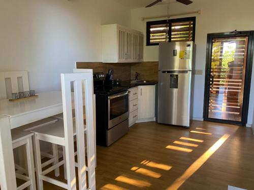 keuken, Diamond Hill and Beach Resort Apartment in Diamond Rock