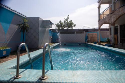 POUANGO Home in 布納貝里