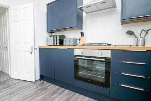 Konyha, Norton Terrace Charming Home In The Beautiful Afan Forest By StayStaycations in Port Talbot