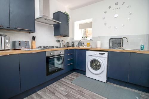 Konyha, Norton Terrace Charming Home In The Beautiful Afan Forest By StayStaycations in Port Talbot