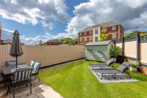 Фасада на хотела, Stunning House with Balcony Room, Office, Self-Check-In, Driveway Parking and Fast WiFi by Yoko Prop in Олни