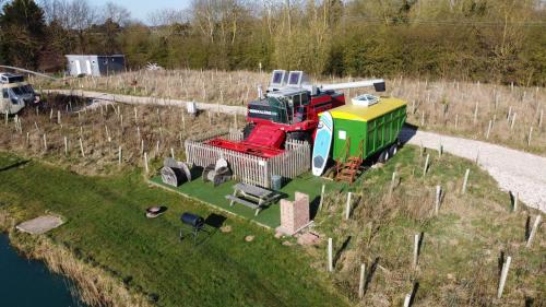 A szálláshely kívülről, Kaleb The Combine in Friskney