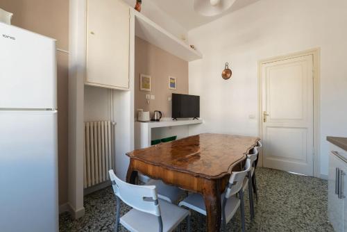GuestHost - San Lorenzo Bright Apartment X8, Rom (Foto 9)