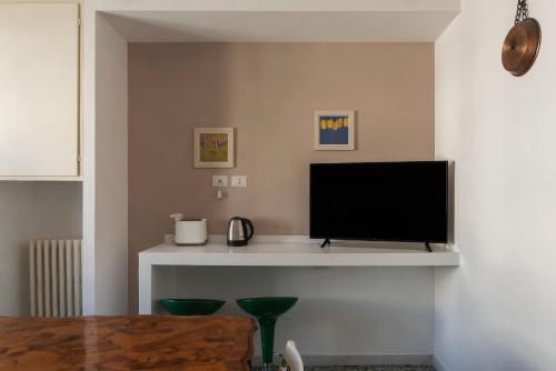 GuestHost - San Lorenzo Bright Apartment X8, Rom (Foto 10)
