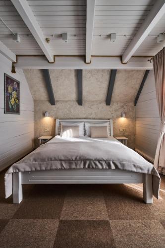 Junior Suite with Balcony image 2