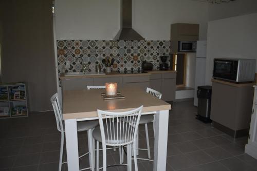 Kitchen, Le chant des oiseaux in Segonzac (Limousin)