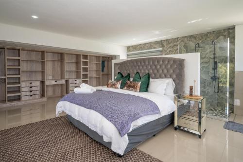 Grace House, Mkhuhlu, spacious 4-bedroom house in Cork