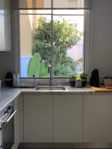 Charming design apartment with garden in Moita in โมยตา