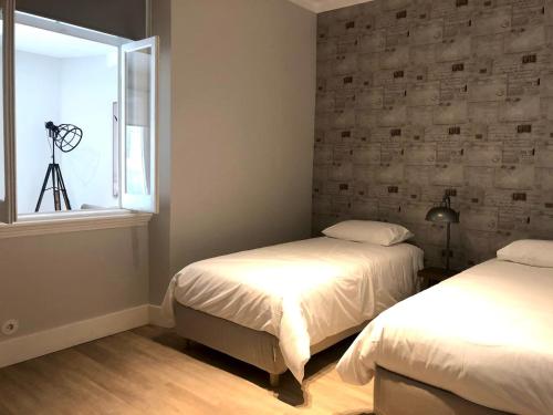 Charming design apartment with garden in Moita in โมยตา