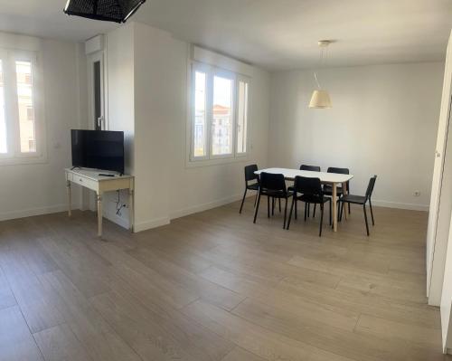 Apartaments Plaza Príncipe Viana - image 6