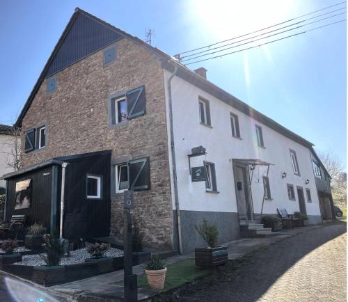 Happy Hippo Haus in Mürlenbach, Deutschland
