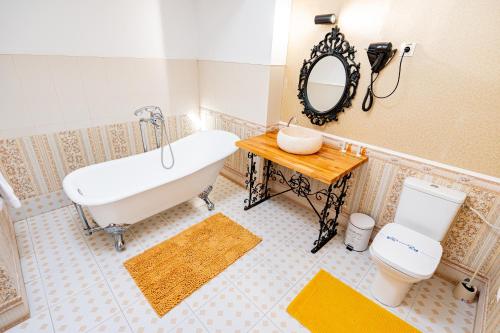 room detail thumbnail 2