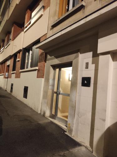 Фасада на хотела, Hakuna Matata Guest House in Vanves