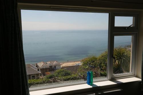 Royal Marine House First Floor Apartment in Ventnor West