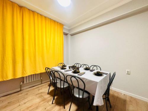 Уют для большой семьи рядом с автовокзалом и озером Сайран