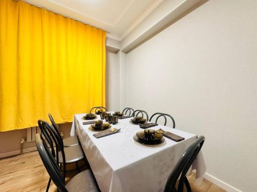 Уют для большой семьи рядом с автовокзалом и озером Сайран