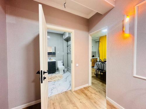 Уют для большой семьи рядом с автовокзалом и озером Сайран