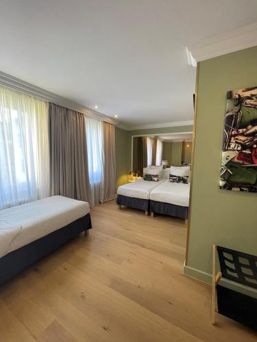 room detail thumbnail 1