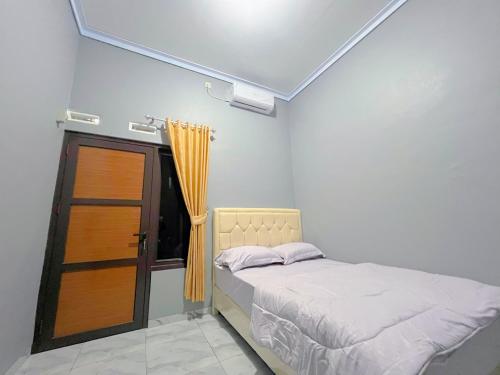 Cemara Guest House Syariah Kertajati in Majalengka