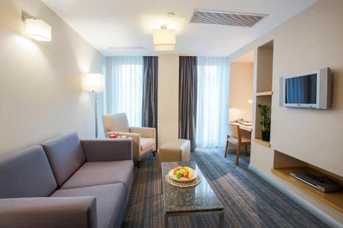 Housez Suites & Apartments Special Class - image 9
