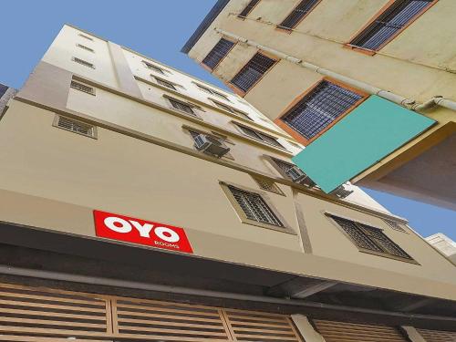 Hotel O Lal Residency - 출입구