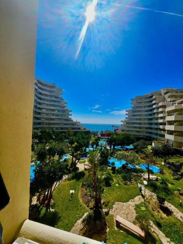 Charming Apartment in Benalbeach - image 2