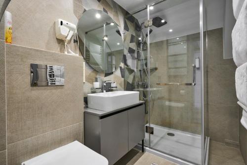 Junior Suite with Balcony image 6