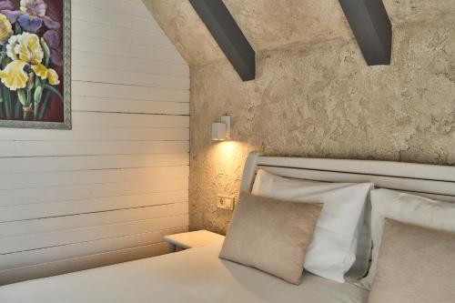 Junior Suite with Balcony image 7