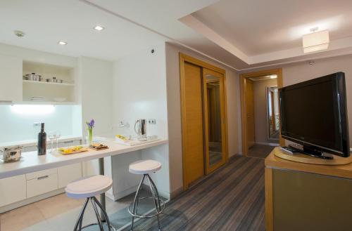 Housez Suites & Apartments Special Class - image 8