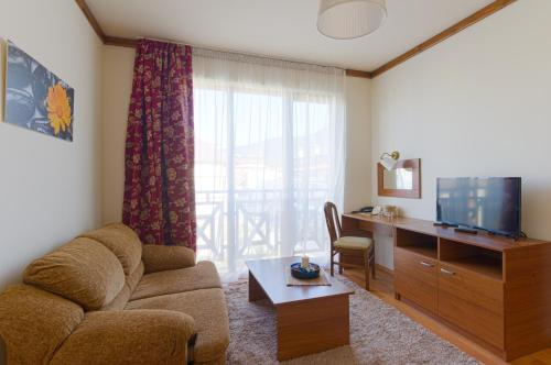 One-Bedroom Apartment image 2