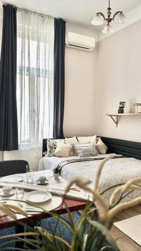 Studio Apartment with One Double Bed