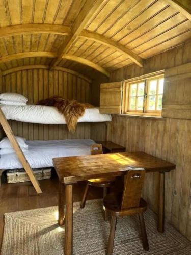 2 twin beds