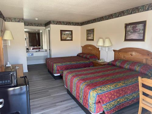 Lakeside Inn & Suites - image 11