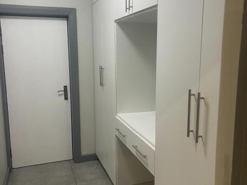 30 on 6th by 306 Accommodation, Bellville (foto 9)