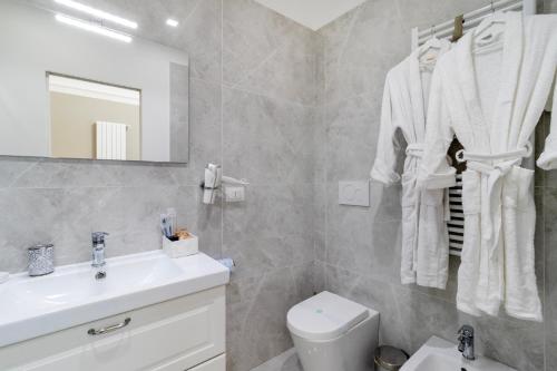 Deluxe Room image 4