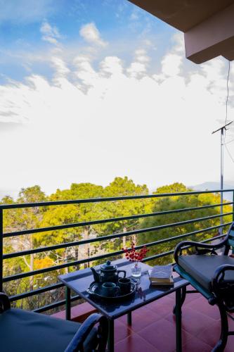 Alaya Stays Pine View Cottage - 3 BHK Himalayan Retreat with Scenic Views in Parwanoo