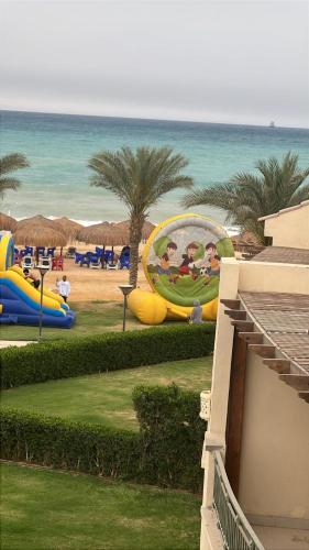 شاليه فى قريه بالم بيتش العين السخنه عائلات فقط (شاليه فى قريه بالم بيتش العين السخنه عائلات فقط) in עין סוקחנה