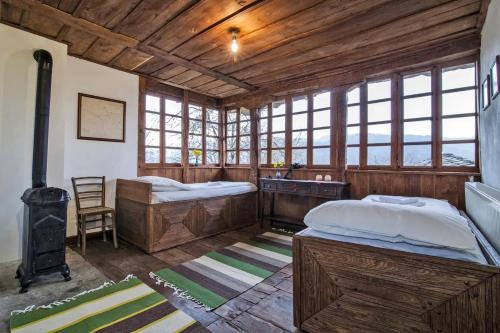 Incredible Cabin Getaway with Indoor and Outdoor Fireplaces in Selishte, Bulgaria in Kravenika