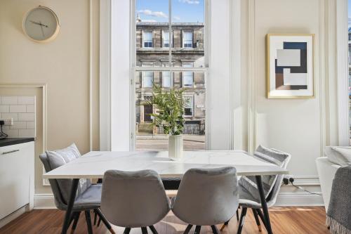 (G1) Elegant 2 bed Blythswood Apartment, Glasgow (photo 10)