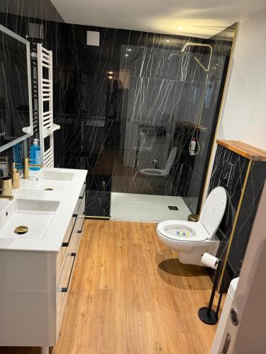 Le Saint Laurent apartment in แซ็ง-โลรอง-ซูร์-กอร์